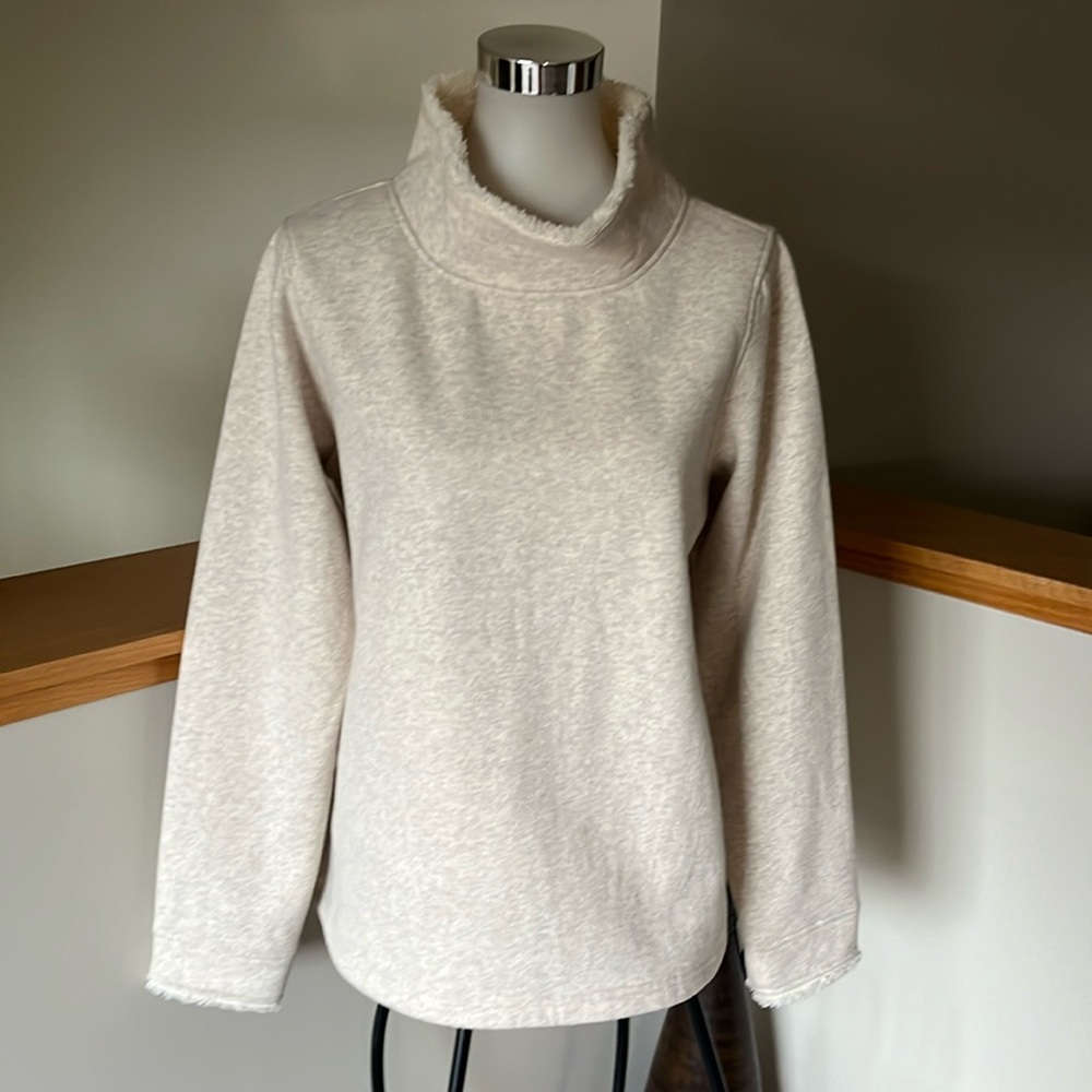Orvis Sweatshirt. Sherpa lined collar and cuffs. Mock Turtleneck. Sz L